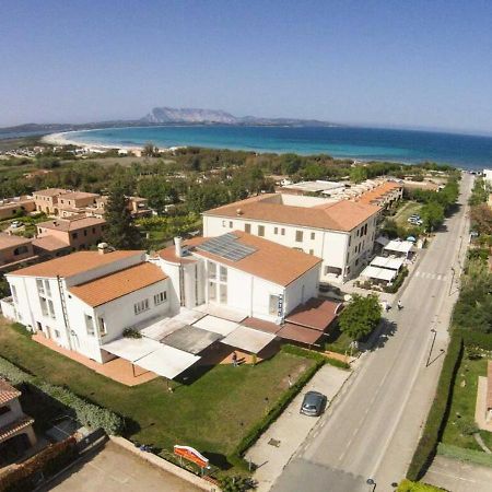 Hotel Al Faro San Teodoro  Buitenkant foto