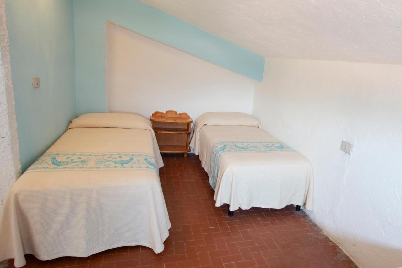 Hotel Al Faro San Teodoro  Buitenkant foto