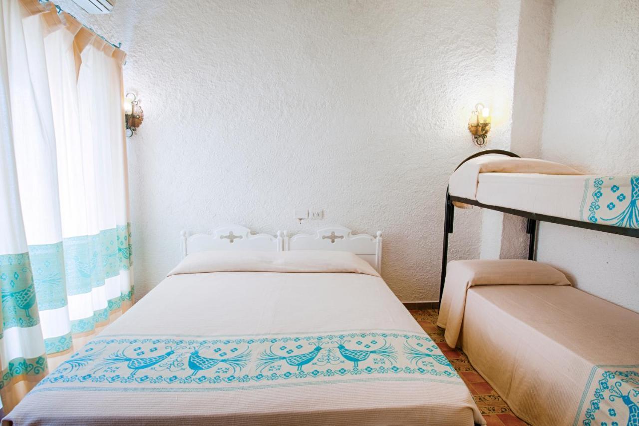 Hotel Al Faro San Teodoro  Buitenkant foto