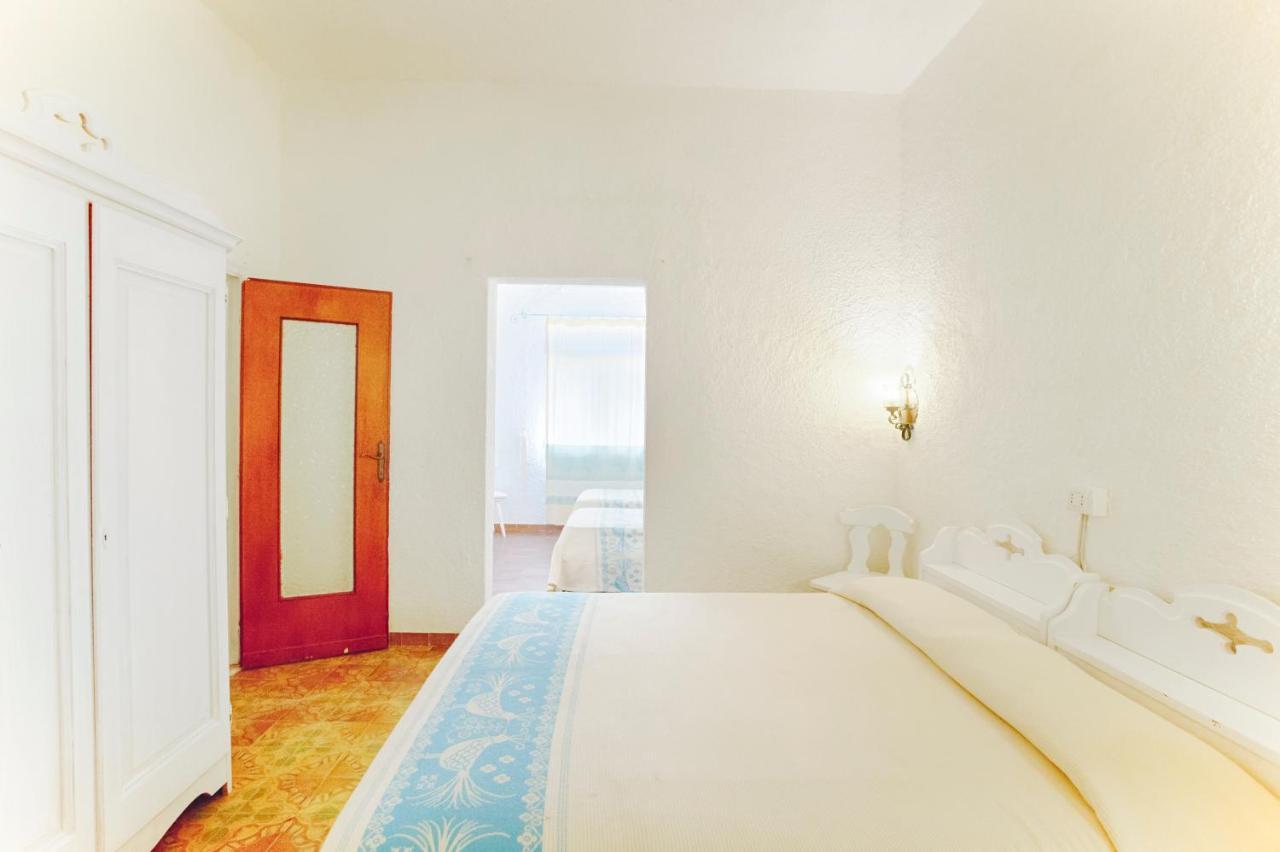Hotel Al Faro San Teodoro  Buitenkant foto