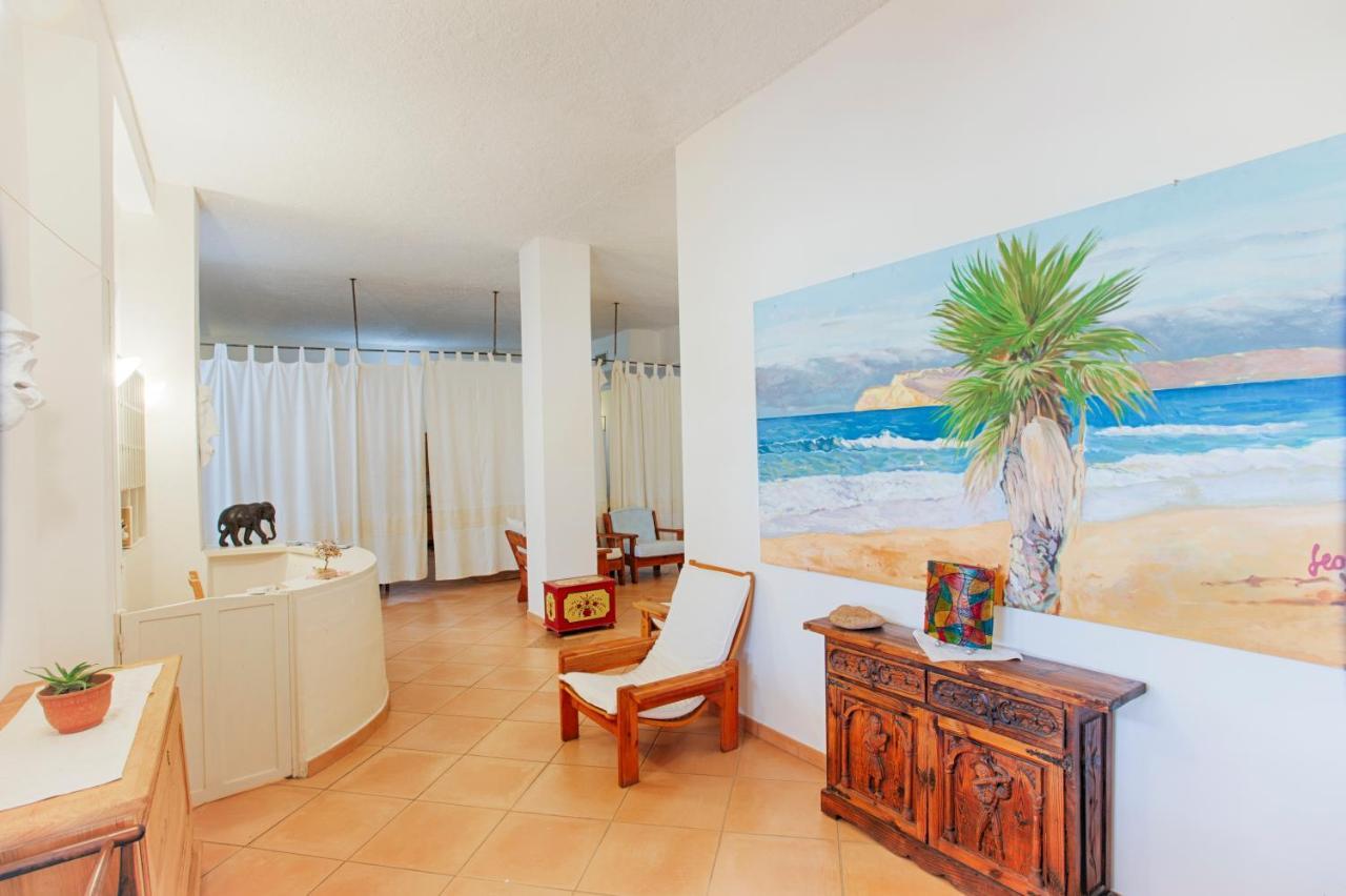 Hotel Al Faro San Teodoro  Buitenkant foto