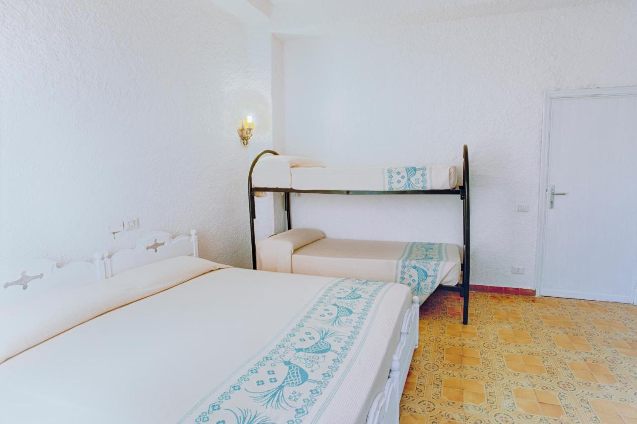 Hotel Al Faro San Teodoro  Buitenkant foto