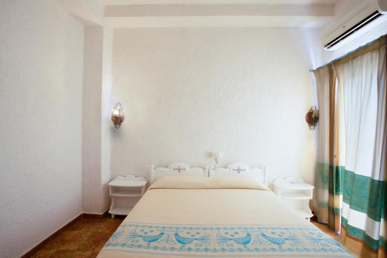 Hotel Al Faro San Teodoro  Buitenkant foto