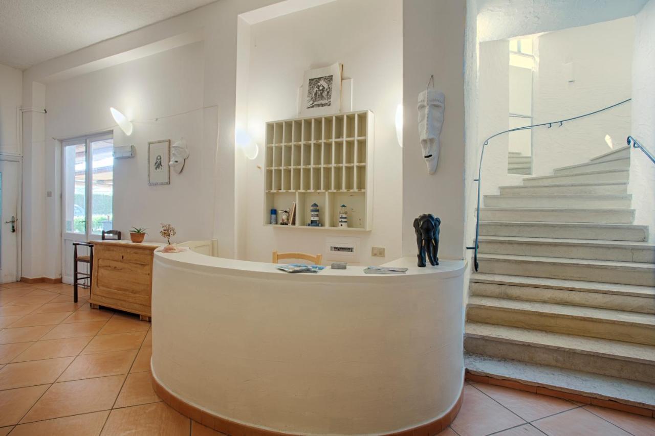 Hotel Al Faro San Teodoro  Buitenkant foto